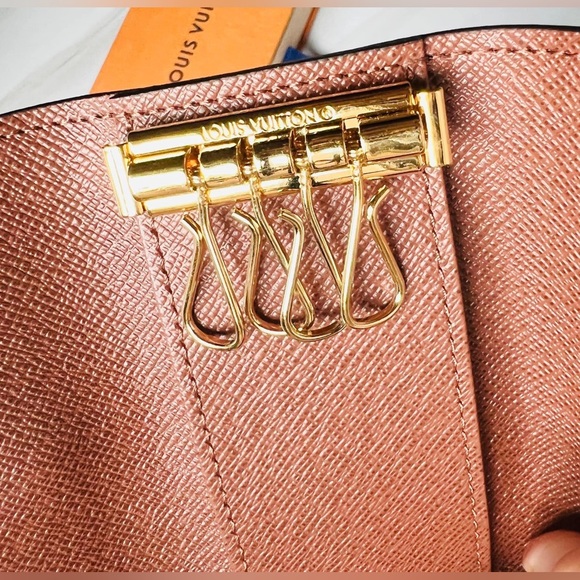 Louis Vuitton 4 key holder Monogram - Picture 4 of 9